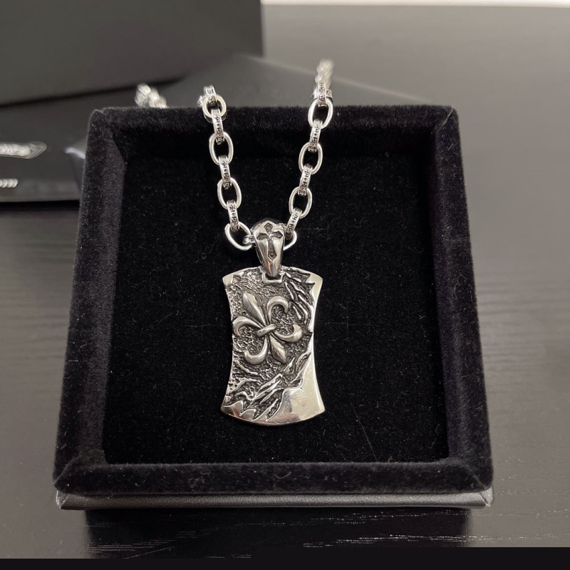 Ch**me He**ts necklaces